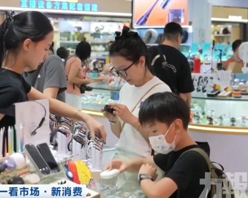 遊客湧入華強北採購電子產品