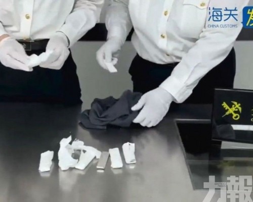 內衣褲夾層藏14塊銀條 重近兩公斤