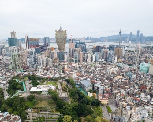 新一期本地居民失業率降至2.4% 新一期本地居民失業率降至2.4%