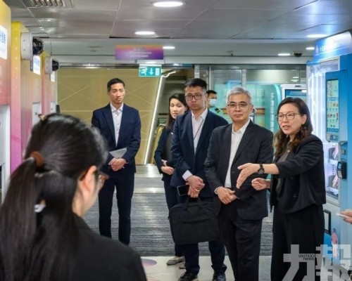 強調改革創新 踐行服務為民理念 強調改革創新 踐行服務為民理念