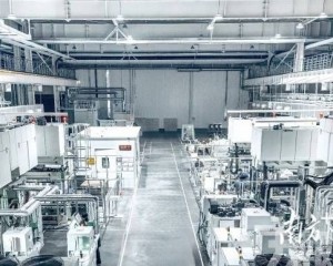 首台「陸地航母」試產下線