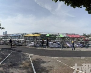 至少八電單車及一私家車受損無人傷