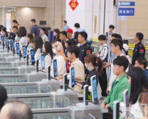 橫琴口岸日均客流突破10.5萬人次