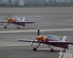 飛行表演隊試飛展現高難度特技