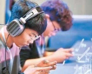 擬明年起禁止16歲以下使用社媒