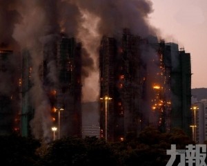 疑棚架起火致多棟高樓陷火海