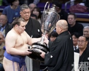 勇奪相撲冠軍寫歷史