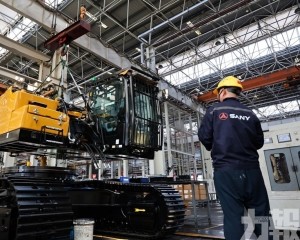 服務業回落拖累綜合指數