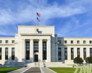 預告明年減息一次