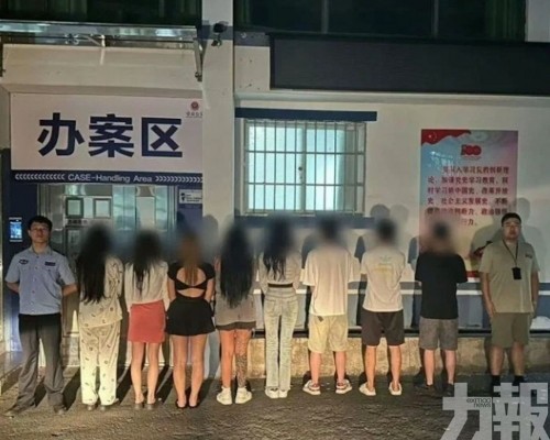 強推陪侍、隔衣摸胸等露骨服務