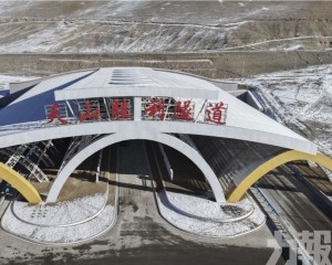 烏尉高速貫通天山縮短南北疆時空距離