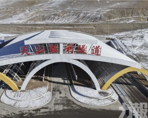 烏尉高速貫通天山縮短南北疆時空距離