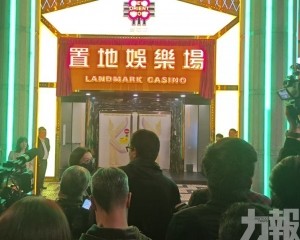 大批民眾見證衛星場走進歷史 