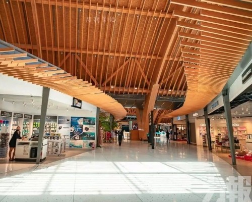 須出示酒店及返程機票證明