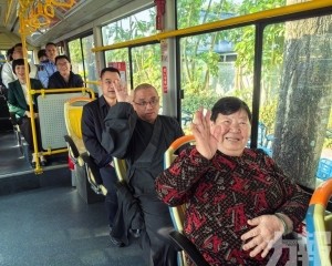 東坑社區兩路公交車進村通行