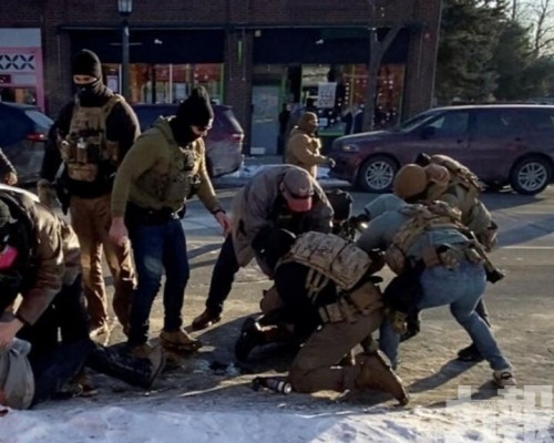 克林頓籲民眾挺身抗議