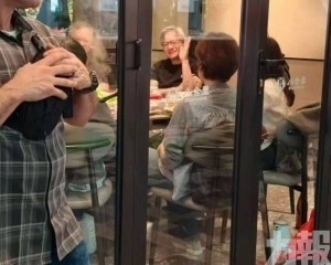 與友人打邊爐埋單僅800元