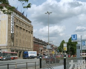 列車煞車不及兩人當場喪生