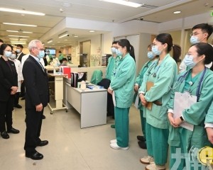 訪前線工作人員致新春祝福