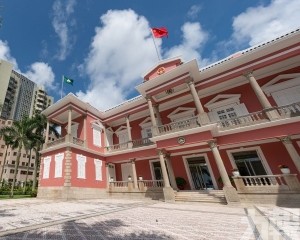 行政長官岑浩輝赴京列席全國人大會議開幕會