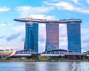 擬升級觀景台及餐飲設施