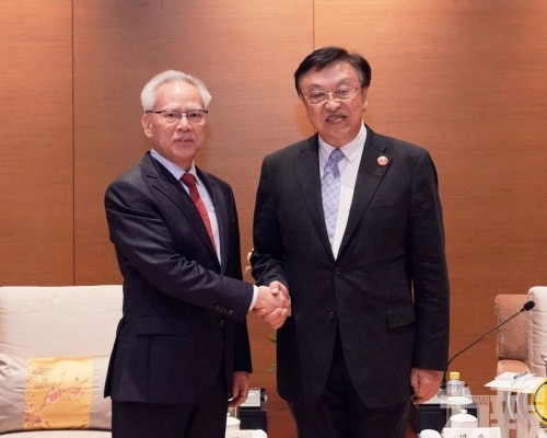 晤海南省委書記馮飛共商瓊澳進一步合作