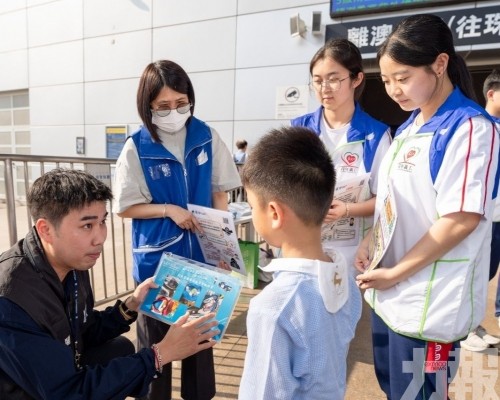 當局向學生宣導守法勿當水客走水貨