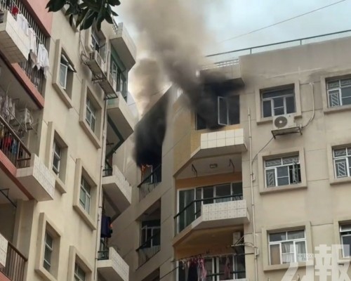 ​有片！氹仔平民新邨頂樓起火