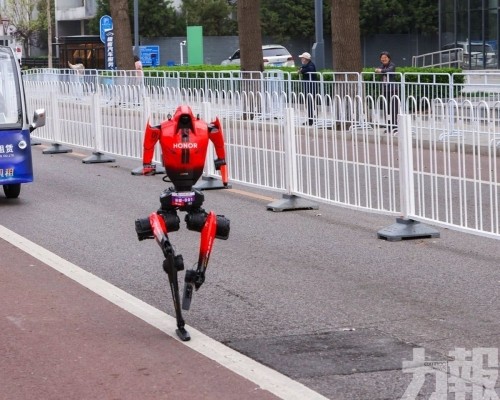 藍思132款結構件撐起「鋼鐵之軀」