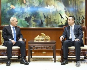 岑浩輝與中國駐歐盟使團團長蔡潤會面