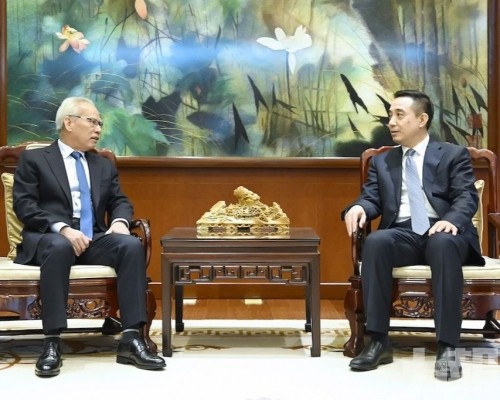 岑浩輝與中國駐歐盟使團團長蔡潤會面