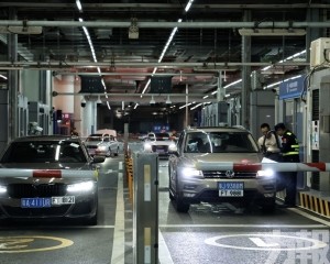 九成旅客留港過夜帶動消費