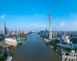 連續三年增逾10萬