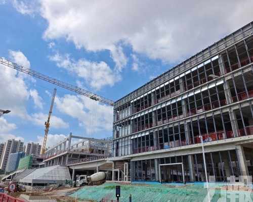 地底污水廠上蓋建體育館