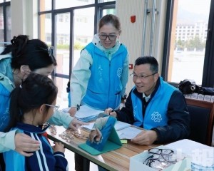 為學生提供視力及口腔健康服務