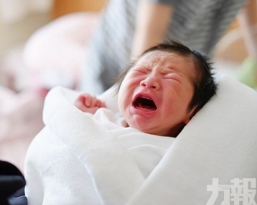 深夜開門助父母對抗育兒崩潰