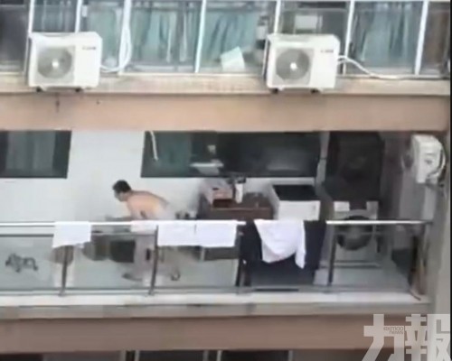 住處遭民眾包圍