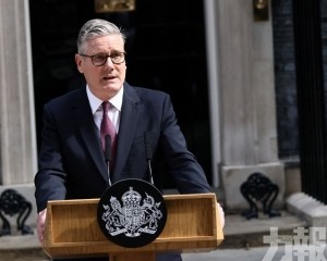 成英國十年內第六位下台首相