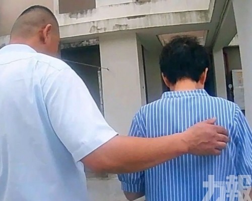 兩保安合力救回
