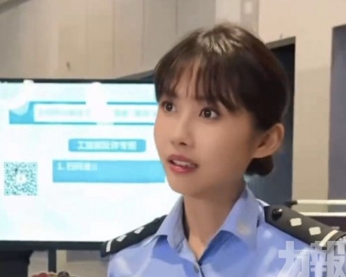 「警服版小昭」登微博熱搜