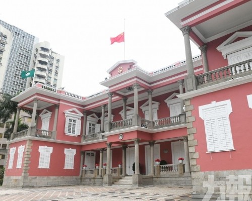 特區政府為國務院原總理朱鎔基下半旗誌哀
