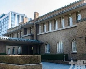 但被蟑螂嚇到尖叫