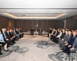 一同會見隨團企業家代表