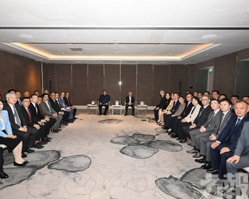 一同會見隨團企業家代表