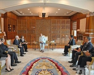 岑浩輝拜訪馬來西亞總理兼財政部長安瓦爾