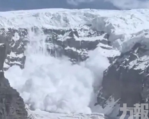 數百米雪牆傾瀉