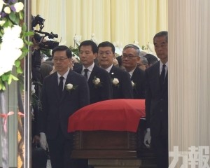 靈柩蓋國旗出殯