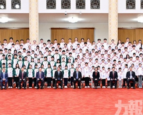 勉勵當好&ldquo;一國兩制&rdquo;建設者和接班人