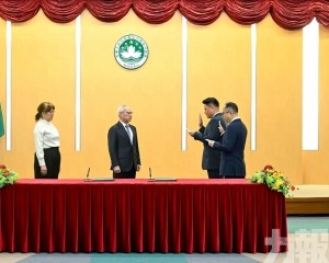 政府總部事務局局長雷子燊、副局長潘勁生宣誓就職