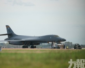 緊急撤回12架轟炸機